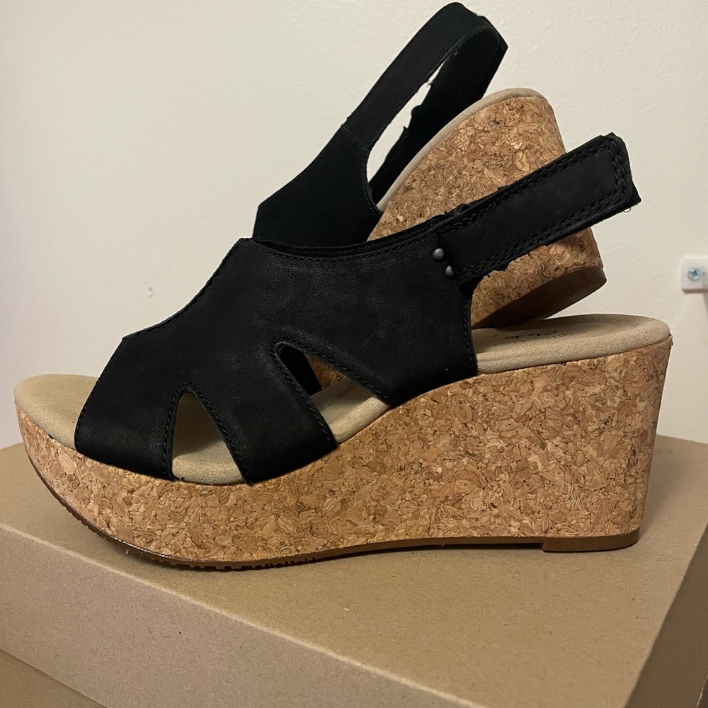 New Clark’s Black Suede Cork Wedge Sandals Size 8.5 Style Annadel Bari